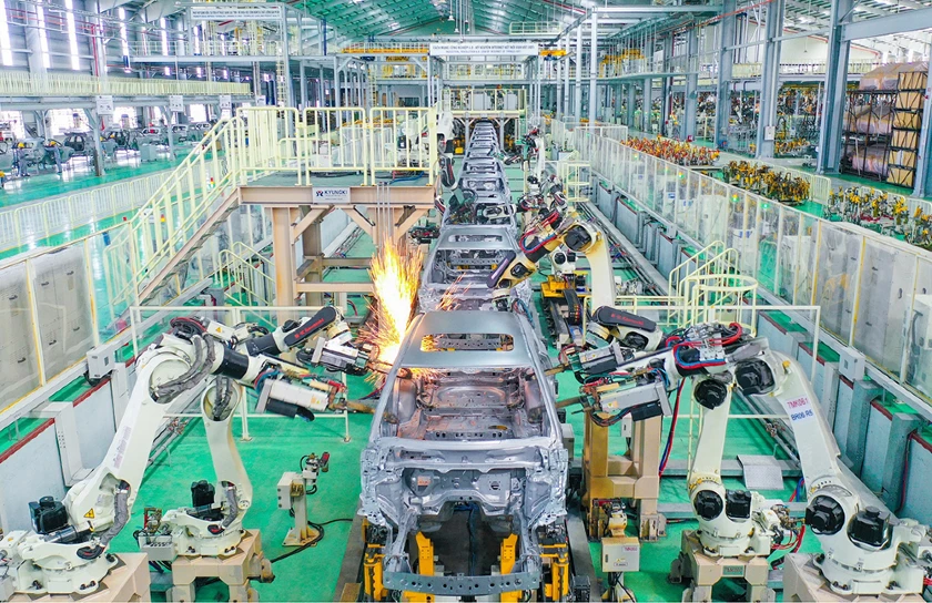 Keo dán kính ô tô trong nhà máy lắp ráp, sản xuất
